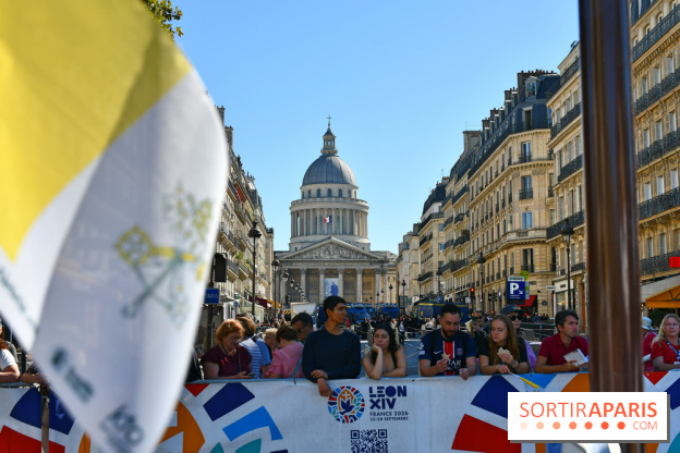 EN Images : le passage du pape Léon XIV en papamobile à Paris