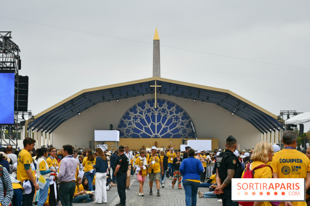 En images : la messe géante sur les Champs-Elysées du Pape Léon XIV