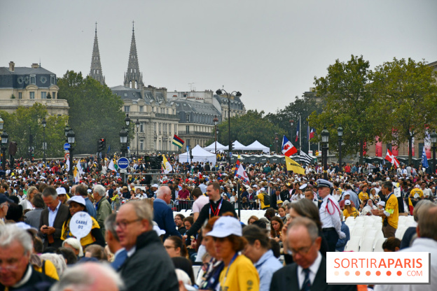 En images : la messe géante sur les Champs-Elysées du Pape Léon XIV