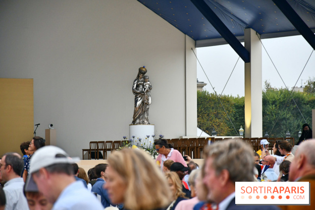 En images : la messe géante sur les Champs-Elysées du Pape Léon XIV