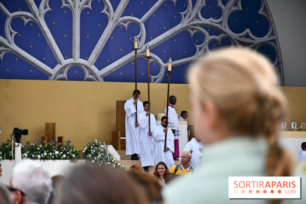En images : la messe géante sur les Champs-Elysées du Pape Léon XIV