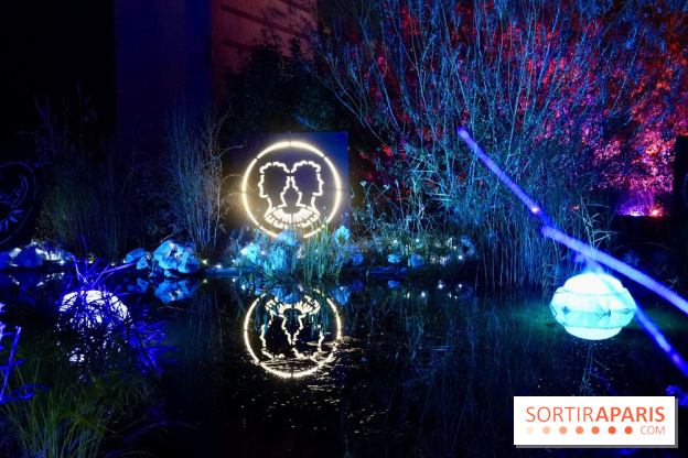 Parc de l'Étrange 2026 : Installation lumineuse circulaire avec silhouettes et reflets