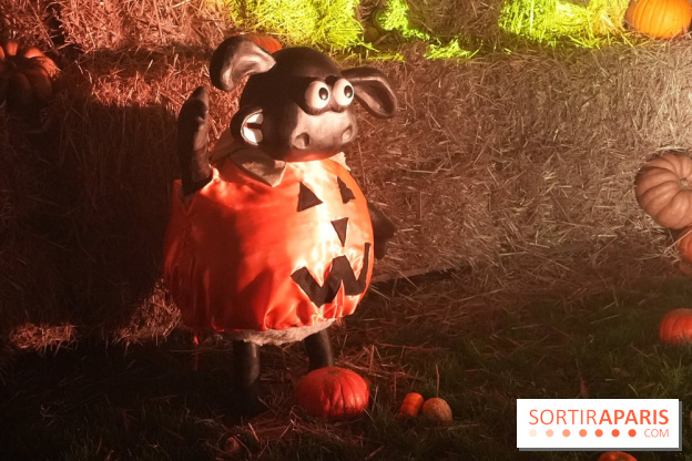 Parc de l'Étrange 2026 : Vache décorative déguisée en citrouille pour Halloween
