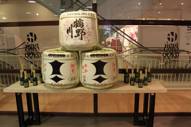 Paris Tokyo, Saké