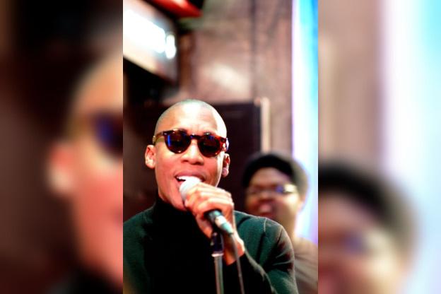 Raphaël Saadiq en showcase au Virgin Mégastore
