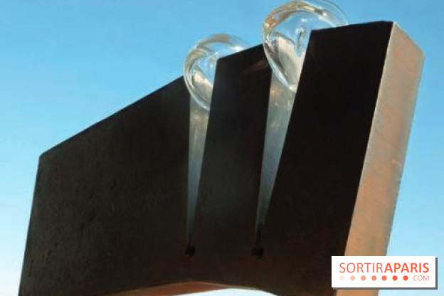 Rémi FAVIER , Bulles, 2013, acier et verre, 15 x 40 x 6 cm