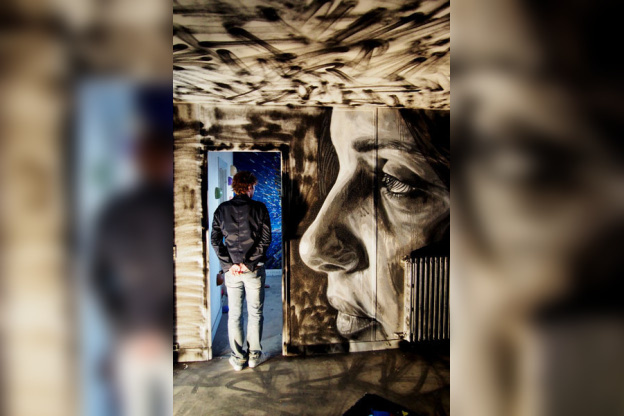 Woman face by David Walker street art wall graffiti Tour Paris 13 Galerie Itinerrance Gallery project