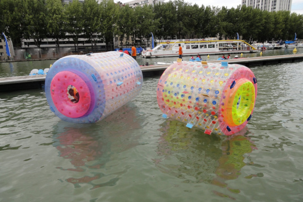 Paris Plages, Bassin de la Villette, Sphères flottantes