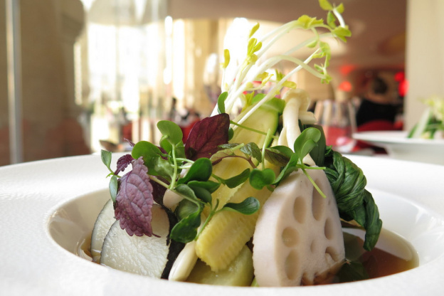 Un pot au feu 100% veggie à l'Opéra Restaurant