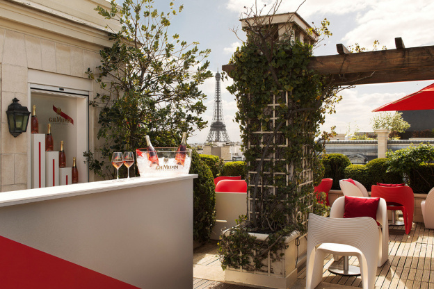 Mumm fait pétiller le rooftop de l'Hôtel Raphael