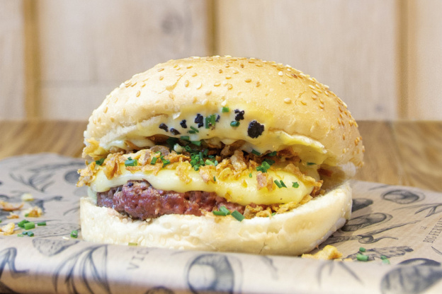 On mange un burger pour la recherche sur le cancer chez Big Fernand