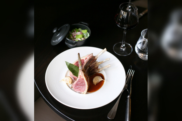 Carré d'agneau rôti au romarin