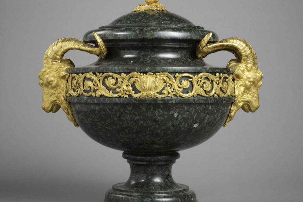 Gouthière, doreur virtuose à la Cour de France, aux Arts Décoratifs