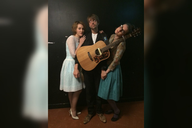 BLOND AND BLOND AND BLOND à l’Européen, l’hommage loufoque à la chanson française