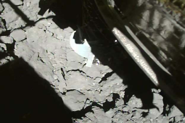 De la poussière d'astéroïde ramenée sur Terre avec succès, une première