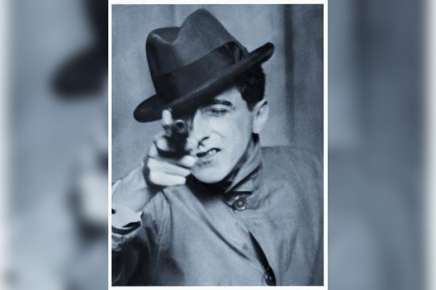 Berenice Abbott, Maison Européenne de la Photographie, Jean Cocteau avec un revolver, 1926 © Berenice Abbott / Commerce Graphics Ltd, Inc.