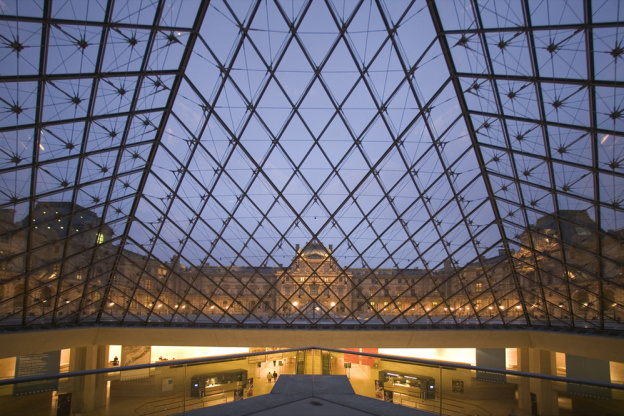 Musée Louvre Nuit | usée du Louvre © Paris Tourist Office - Photographe : Marc Bertrand - Architecte : Ieoh Ming Peï  Marc Bertrand