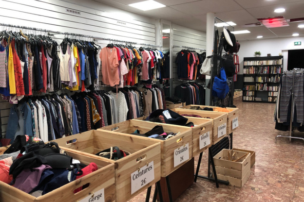 La boutique solidaire Croix-Rouge, l'adresse pour des vêtements de qualité à petits prix