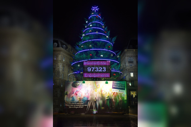 Sapin de Noël géant, place de la République