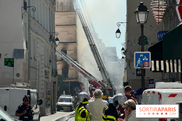 Un incendie en cours à Paris dans le Marais, près du BHV et de l’Hotel de Ville