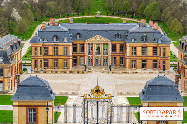 Le plus grand dinosaure exposé au Château de Dampierre 