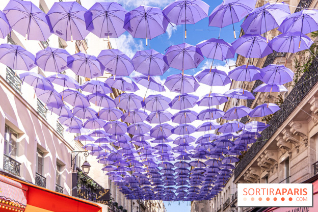 La rue Montorgueil transformée en Gotham pour célébrer la série The Penguin sur Max avec des parapluies violet