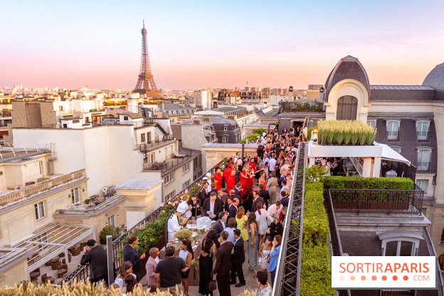 La terrasse en Rooftop du Peninsula Paris 2025, le bar perché à la vue imprenable