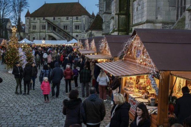 Marché de Noël de Meaux 2025, video mapping et spectacles gratuits