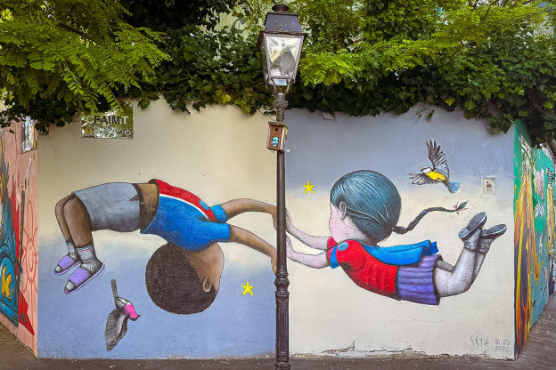 Street-art, les enfants de Seth à la Buttes aux Cailles enfilent des maillots du PSG