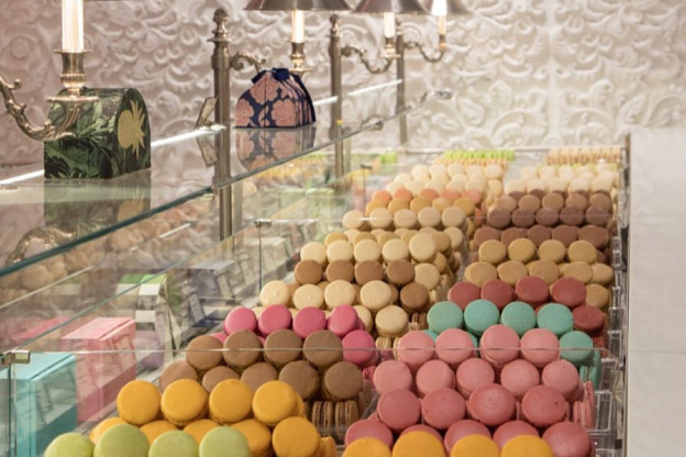 Macaron only dans la nouvelle boutique Ladurée