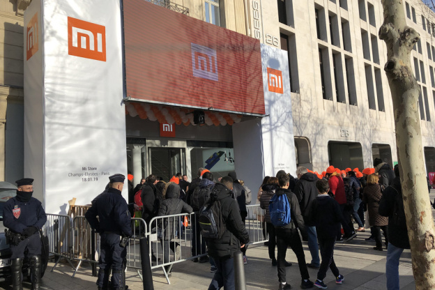 Inauguration du Mi Store sur les Champs-Elysées : Xiaomi offre le plein de cadeaux