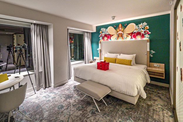 Pour Noël 2019, les Galeries Lafayette redécorent deux chambres d'un hôtel parisien