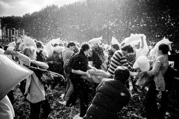 Une bataille de polochon géante à Paris 