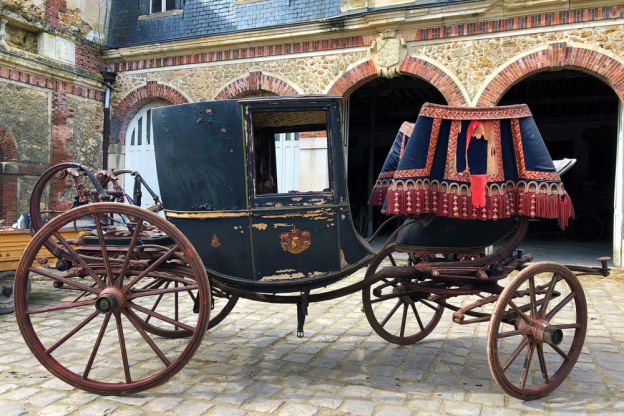 Les Belles de Dampierre, l'exposition et défilé de carosses et voitures au Château de Dampierre
