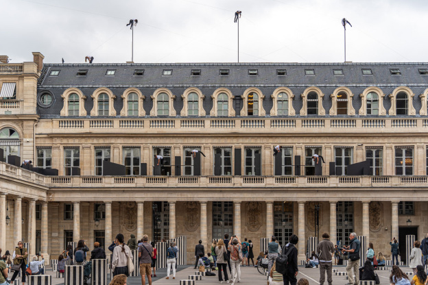 Horizon, le spectacle acrobatique exceptionnel sur la façade du Palais Royal