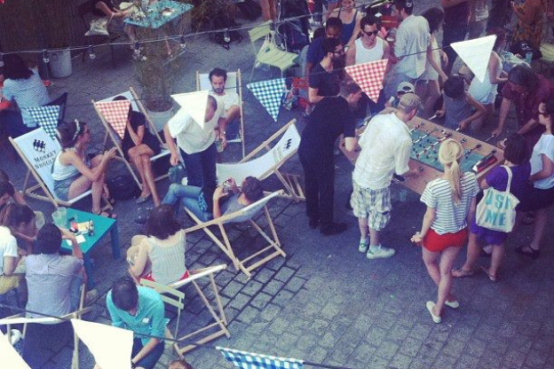 Summer Here Kids trabendo