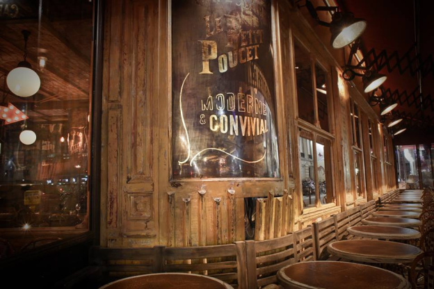 Le Petit Poucet : le bar-restaurant vintage de la Place de Clichy