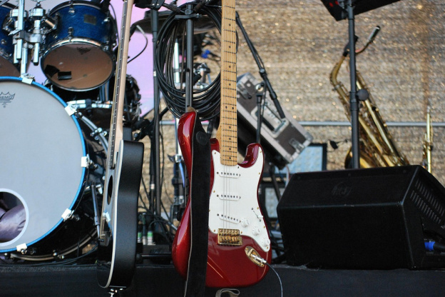 Fête de la musique 2025 : hommage à Michael Jackson et feu d'artifice à Massy (91)