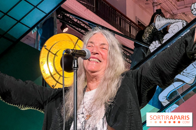 Patti Smith en séance de dédicaces à la librairie Gallimard à Paris