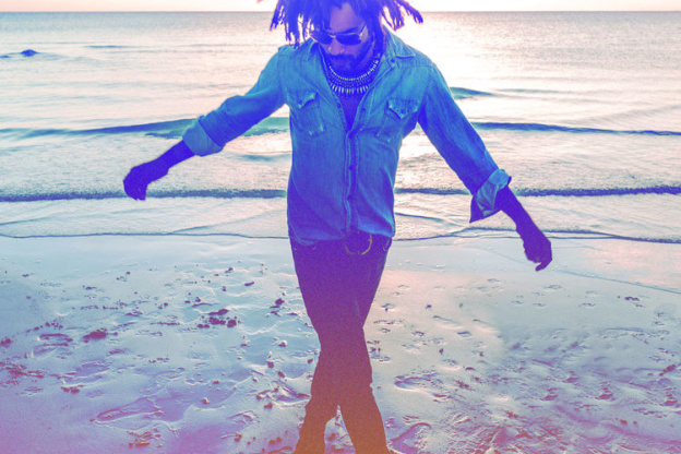 Lenny Kravitz en rencontre et en séance de dédicaces à la Fnac Saint Lazare