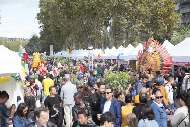 Le Village de Pâques au pied de la Tour Eiffel