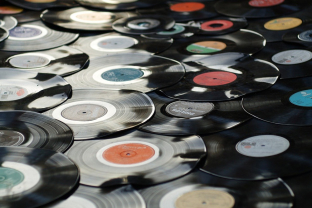 Europe 1 organise une vente de vinyles issus de sa discothèque