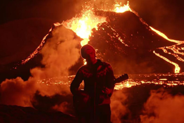 Vidéo : revivez le live de Kaleo depuis un volcan en éruption en Islande