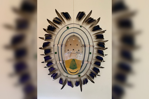 Les pastels de Jean Malaurie entourés de masques inuit et d’art amérindien à la Galerie Orenda