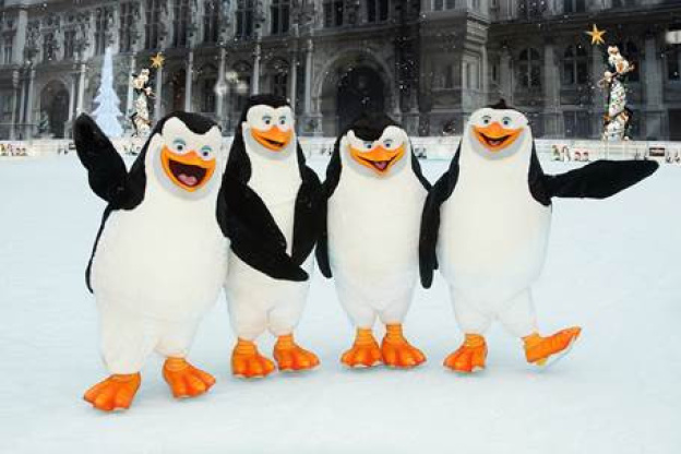 es Pingouins de Madagascar inaugurent la patinoire de l’Hôtel de Ville 