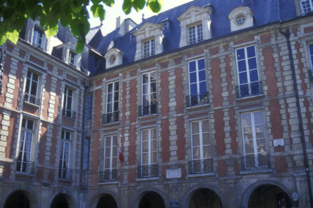 Costumes espagnols entre ombre et lumière, l'expo à la Maison Victor Hugo