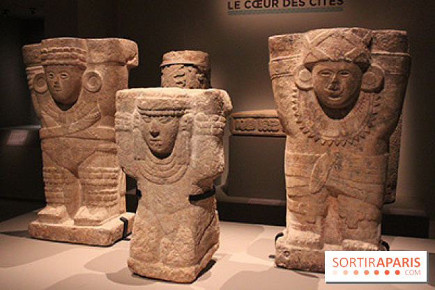 Mayas, un temps sans fin - alcantes,stèles soutenant un bâtiment