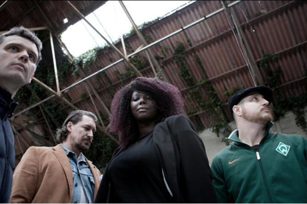 Slowly Rolling Camera en concert