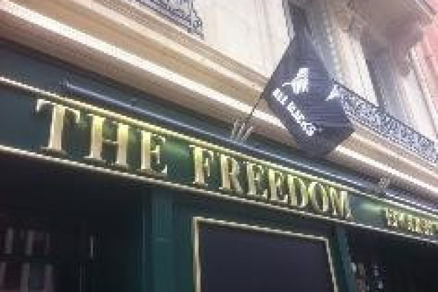 Quels sont les meilleurs bars sportifs pour voir vos matchs de football, sur les Champs-Elysées ?