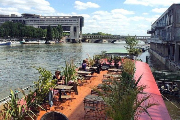 Le Playtime : la péniche terrasse piscine !
